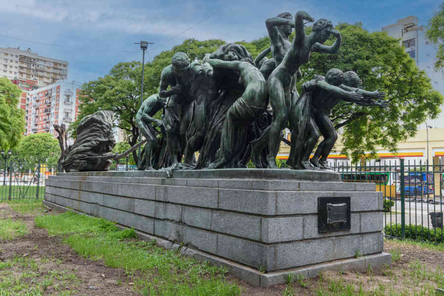 Argentina - Buenos Aires 100 - San Telmo - monumento Canto al Trabajo.jpg